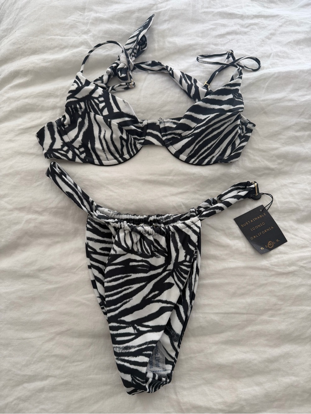 Skatie bikini set top small bottom new M